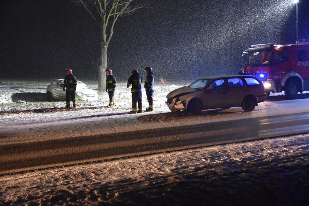 Dwa auta zderzyły się na drodze krajowej DK94 między Strzelnikami a Łosiowem