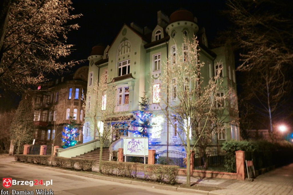 Rozświetlony Brzeg nocą