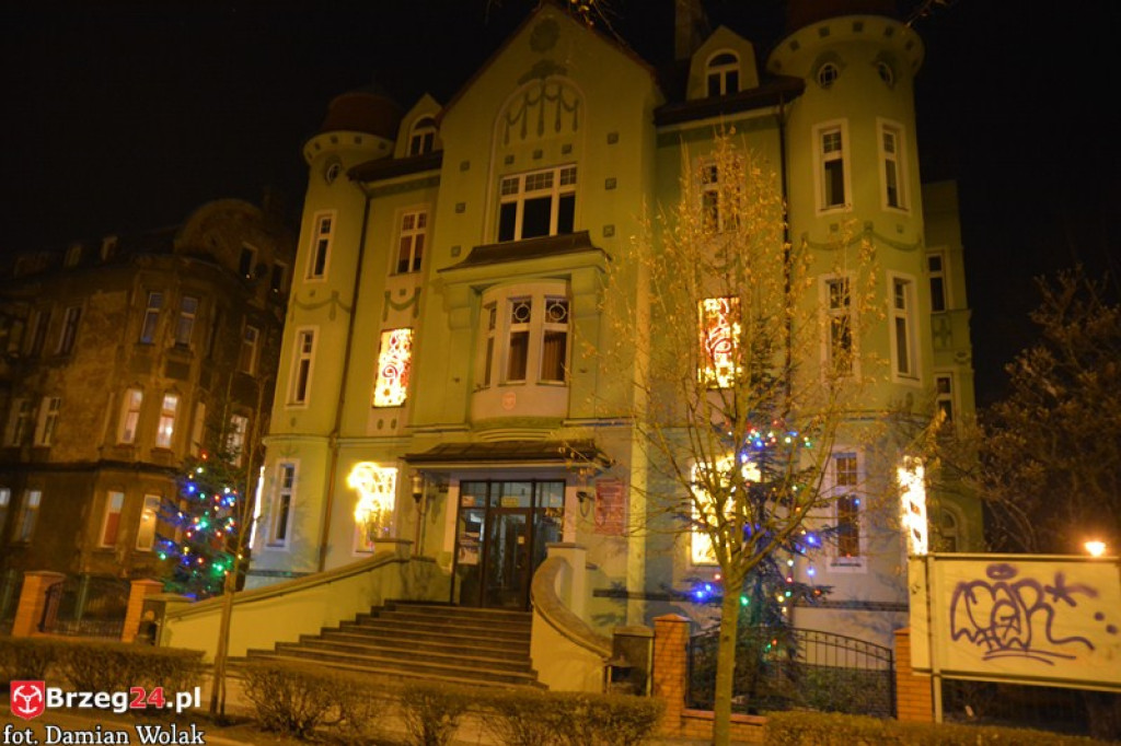 Rozświetlony Brzeg nocą