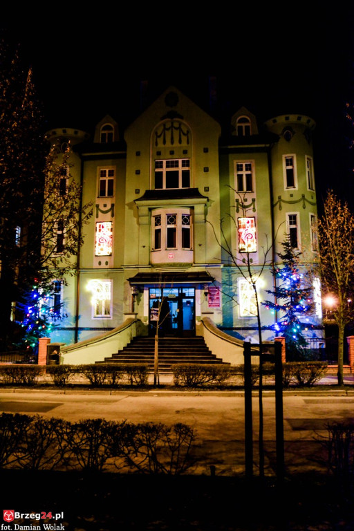 Rozświetlony Brzeg nocą