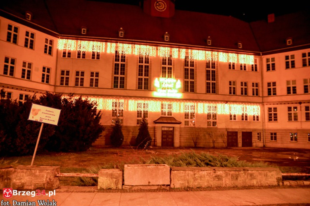 Rozświetlony Brzeg nocą