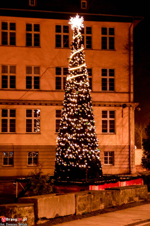 Rozświetlony Brzeg nocą