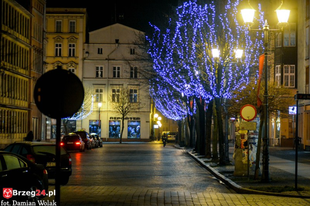 Rozświetlony Brzeg nocą
