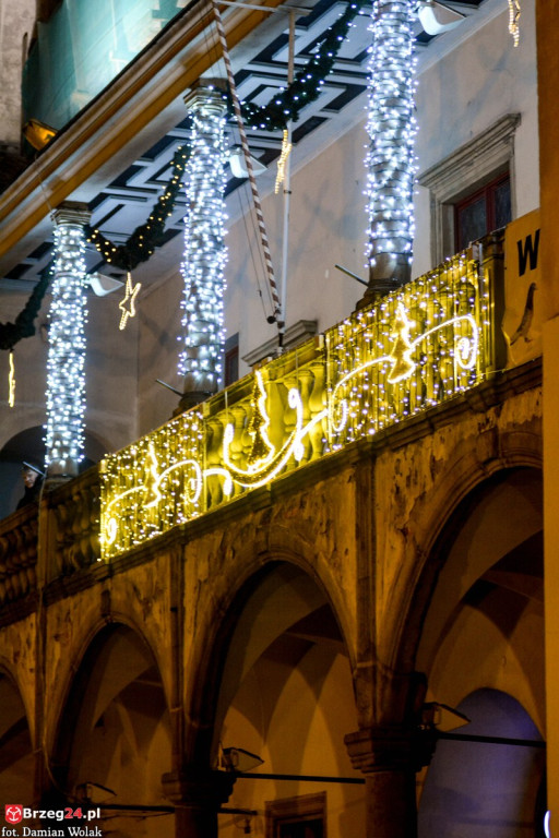 Rozświetlony Brzeg nocą