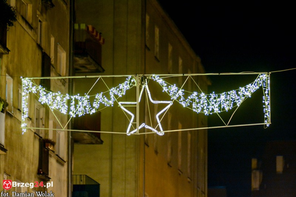 Rozświetlony Brzeg nocą