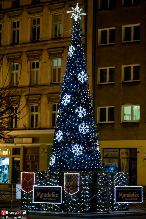 Rozświetlony Brzeg nocą