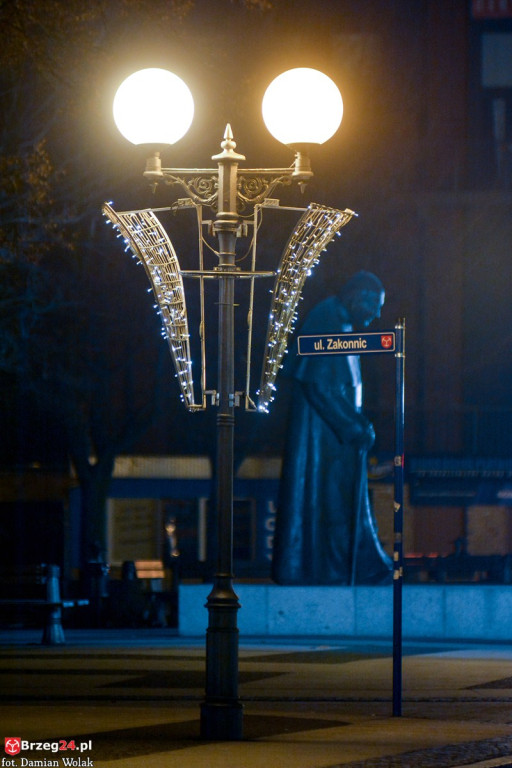 Rozświetlony Brzeg nocą