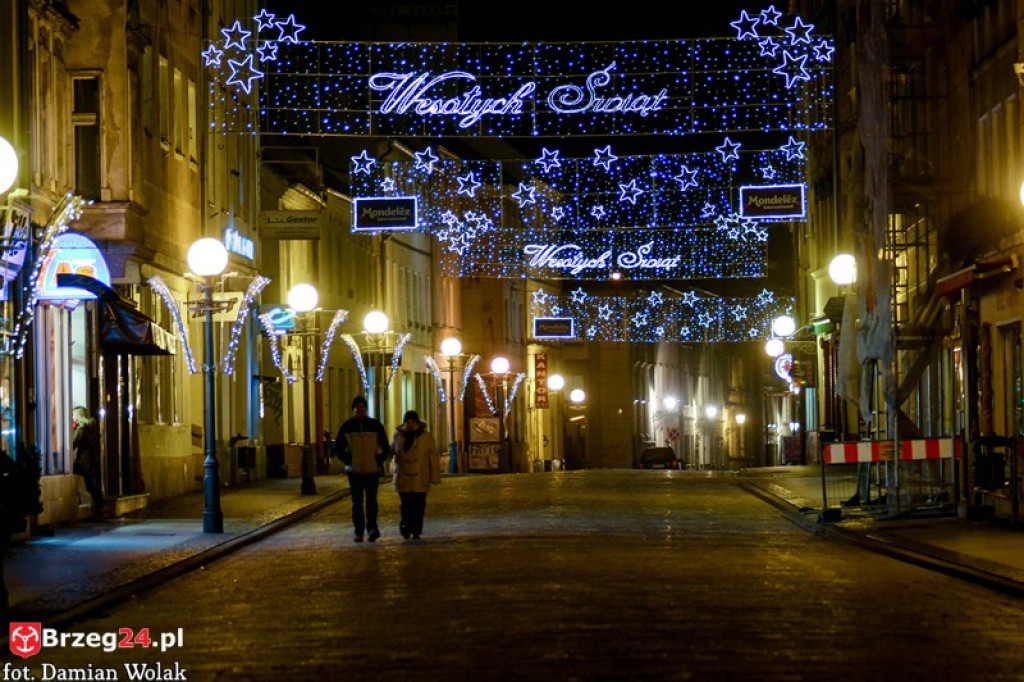 Rozświetlony Brzeg nocą