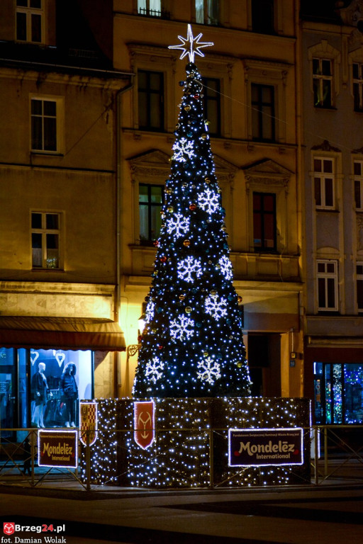 Rozświetlony Brzeg nocą