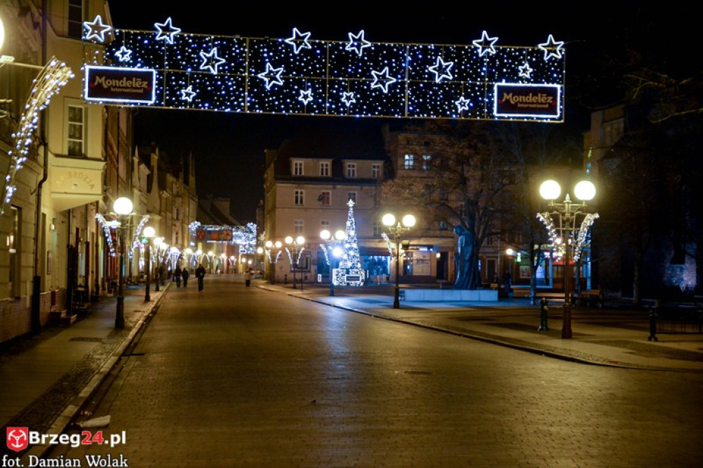 Rozświetlony Brzeg nocą