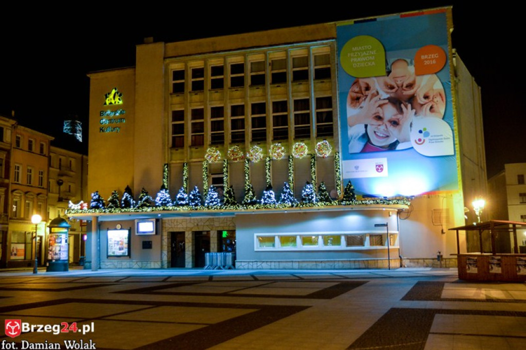 Rozświetlony Brzeg nocą