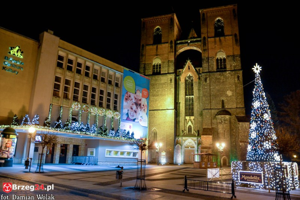 Rozświetlony Brzeg nocą