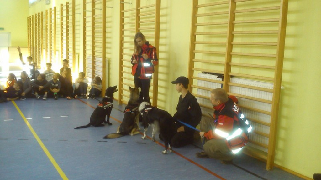 SPOTKANIE UCZNIÓW Z OPOLSKĄ GRUPĄ RATOWNICZO - POSZUKIWAWCZĄ