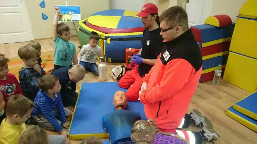 Starszaki z Publicznego Przedszkola nr 11 potrafią ratować życie .