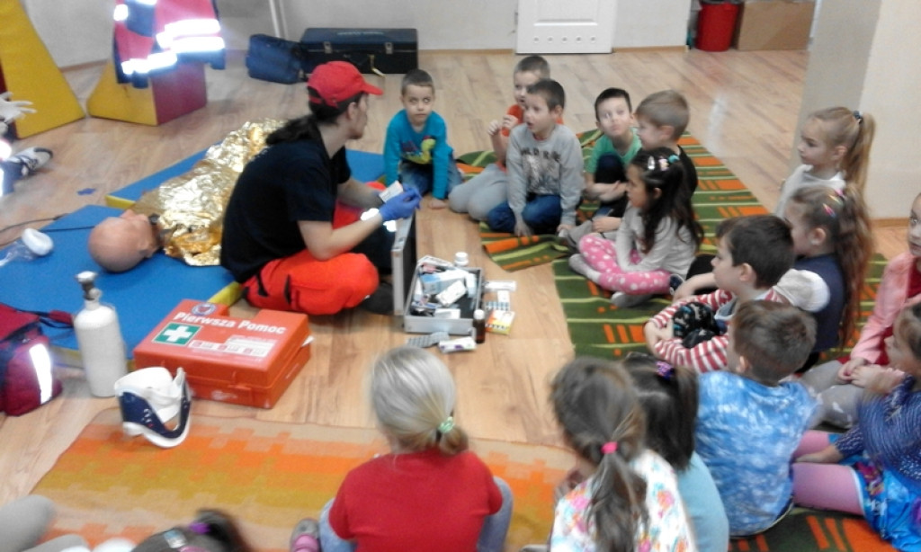 Starszaki z Publicznego Przedszkola nr 11 potrafią ratować życie .