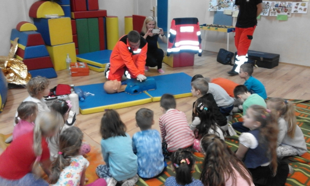 Starszaki z Publicznego Przedszkola nr 11 potrafią ratować życie .