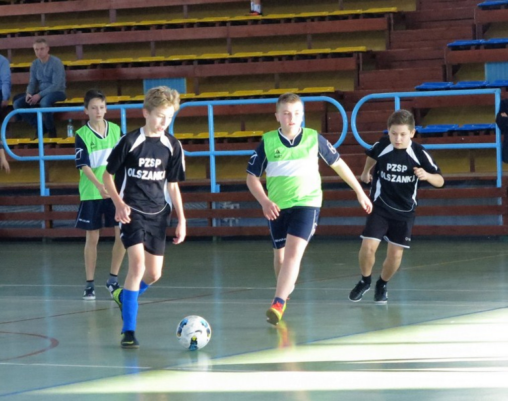 PSP Olszanka na podium - PÓŁFINAŁ WOJEWÓDZKI W  HALOWEJ PIŁCE NOŻNEJ CHŁOPCÓW SZKÓŁ PODSTAWOWYCH .
