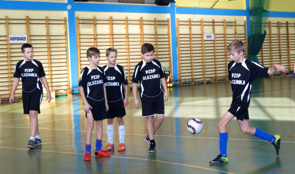 PSP Olszanka na podium - PÓŁFINAŁ WOJEWÓDZKI W  HALOWEJ PIŁCE NOŻNEJ CHŁOPCÓW SZKÓŁ PODSTAWOWYCH .