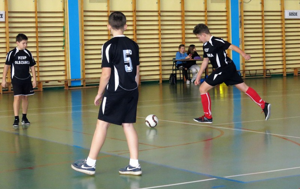PSP Olszanka na podium - PÓŁFINAŁ WOJEWÓDZKI W  HALOWEJ PIŁCE NOŻNEJ CHŁOPCÓW SZKÓŁ PODSTAWOWYCH .