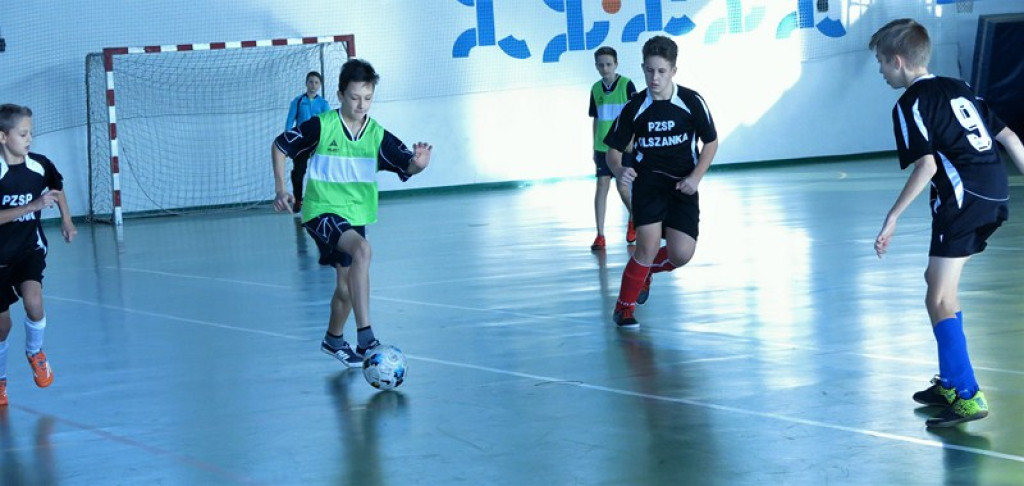 PSP Olszanka na podium - PÓŁFINAŁ WOJEWÓDZKI W  HALOWEJ PIŁCE NOŻNEJ CHŁOPCÓW SZKÓŁ PODSTAWOWYCH .