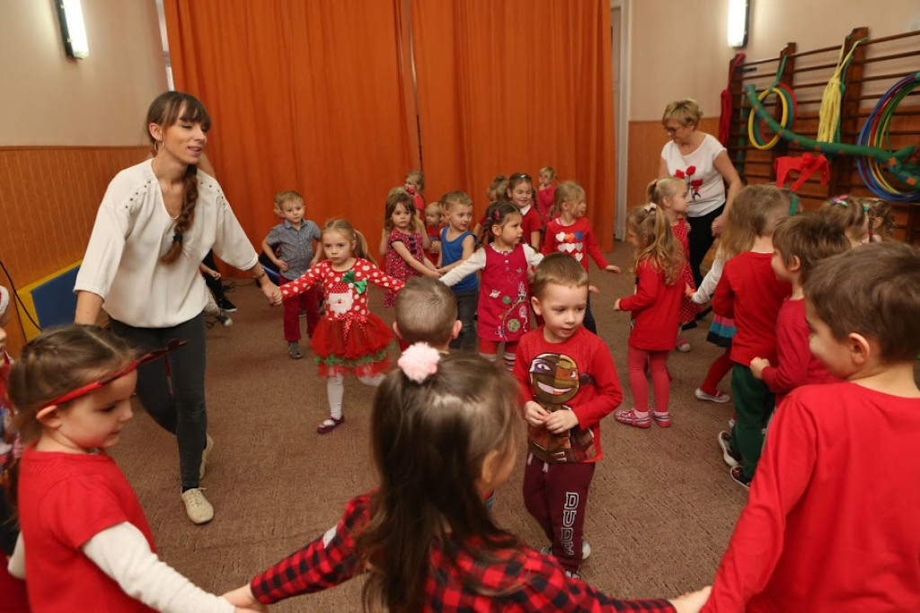 MIKOŁAJKI W RYTMIE ZUMBY W PRZEDSZKOLU NR 8