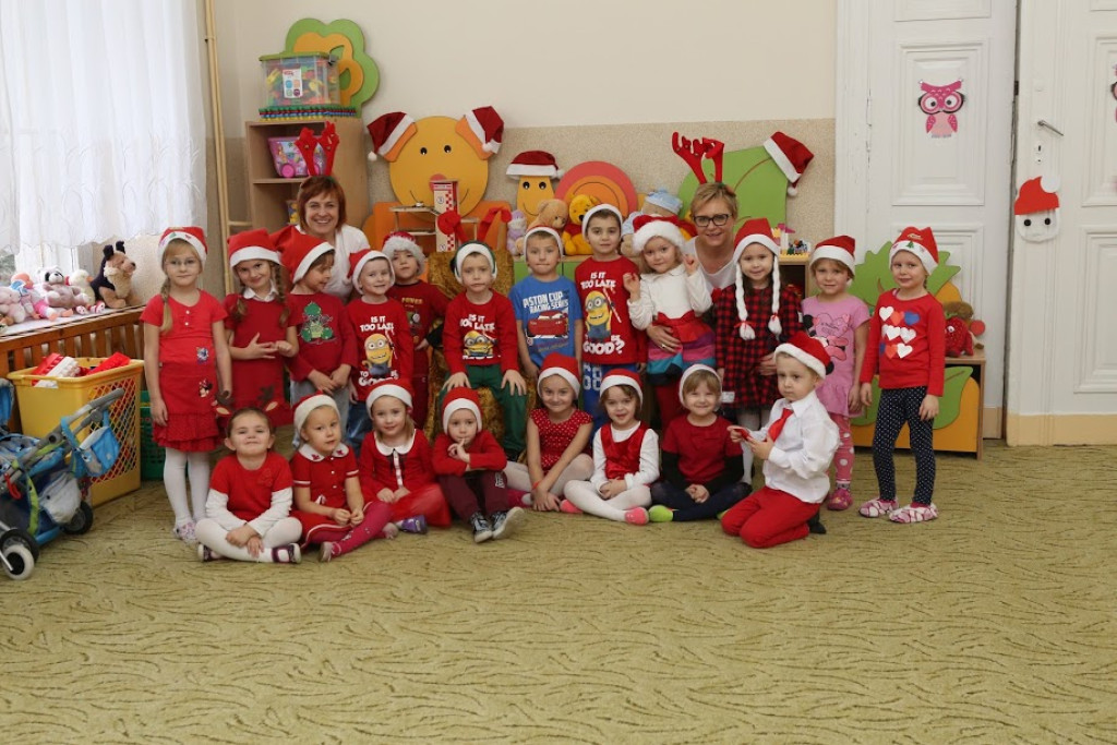 MIKOŁAJKI W RYTMIE ZUMBY W PRZEDSZKOLU NR 8