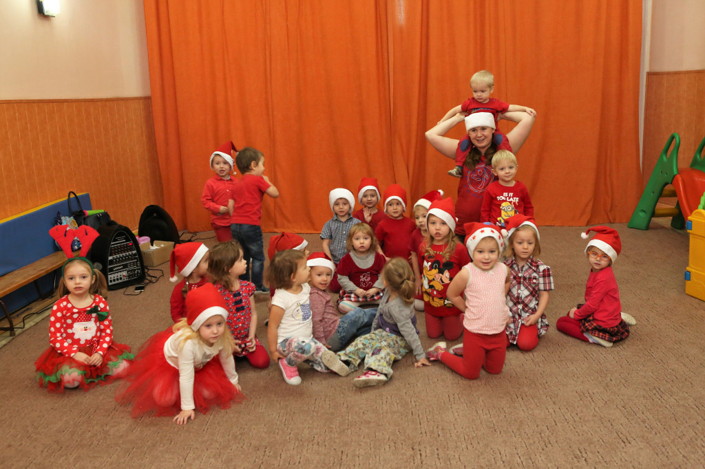 MIKOŁAJKI W RYTMIE ZUMBY W PRZEDSZKOLU NR 8