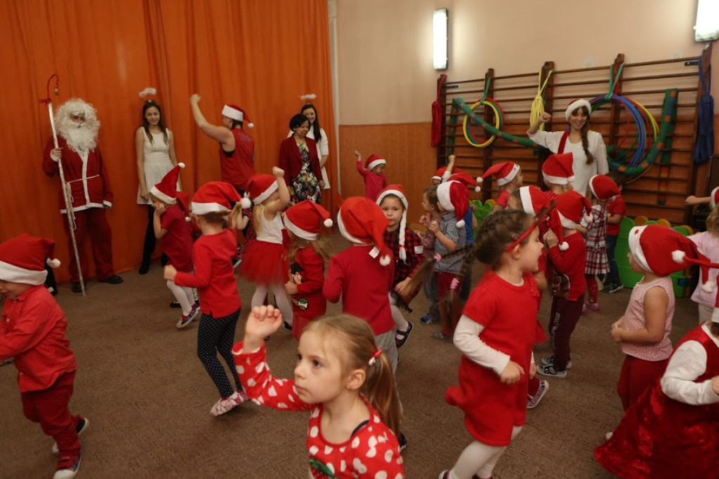 MIKOŁAJKI W RYTMIE ZUMBY W PRZEDSZKOLU NR 8