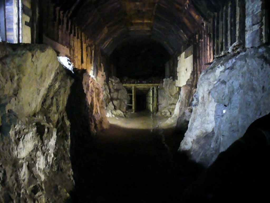 Tajemnice Sudetów część III - Brzeżanie eksplorowali kompleks Riese