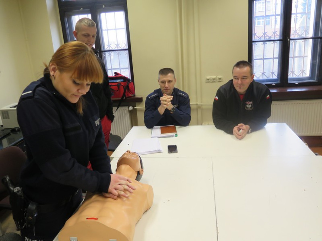 Ratownicy z Lipek szkolili policjantów z zakresu udzielania pierwszej pomocy medycznej