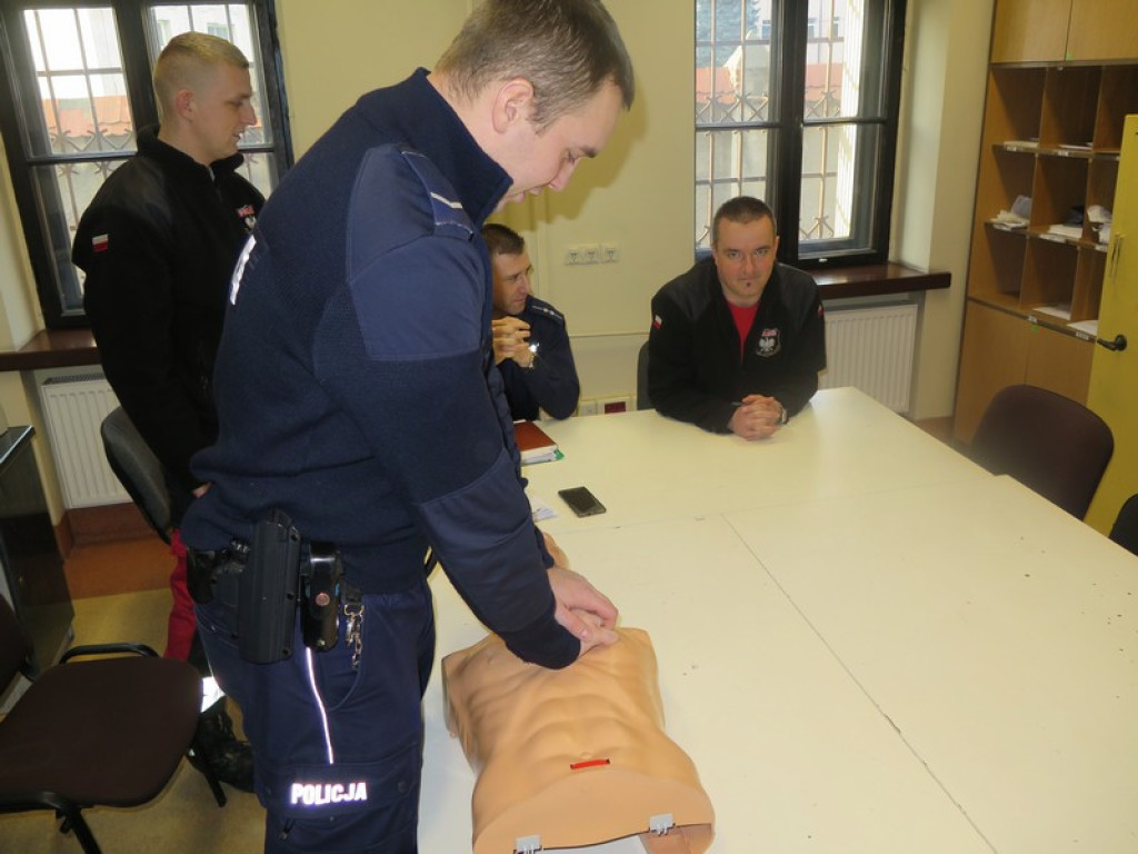 Ratownicy z Lipek szkolili policjantów z zakresu udzielania pierwszej pomocy medycznej