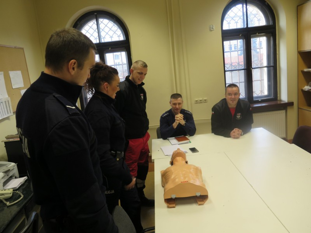 Ratownicy z Lipek szkolili policjantów z zakresu udzielania pierwszej pomocy medycznej