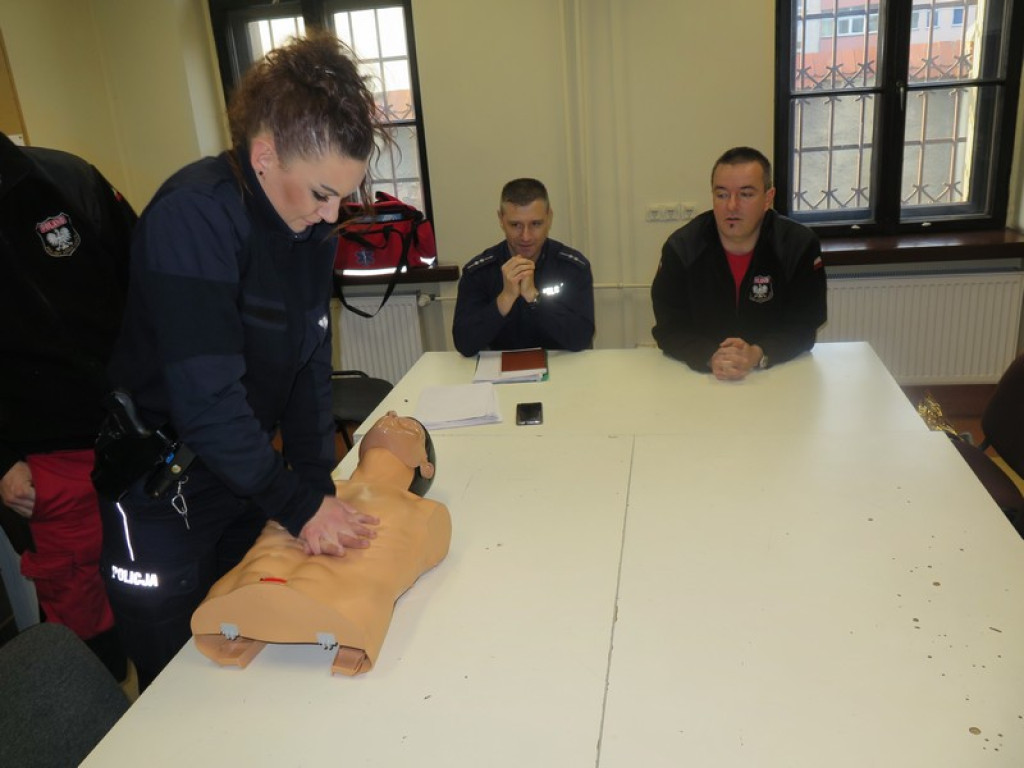 Ratownicy z Lipek szkolili policjantów z zakresu udzielania pierwszej pomocy medycznej