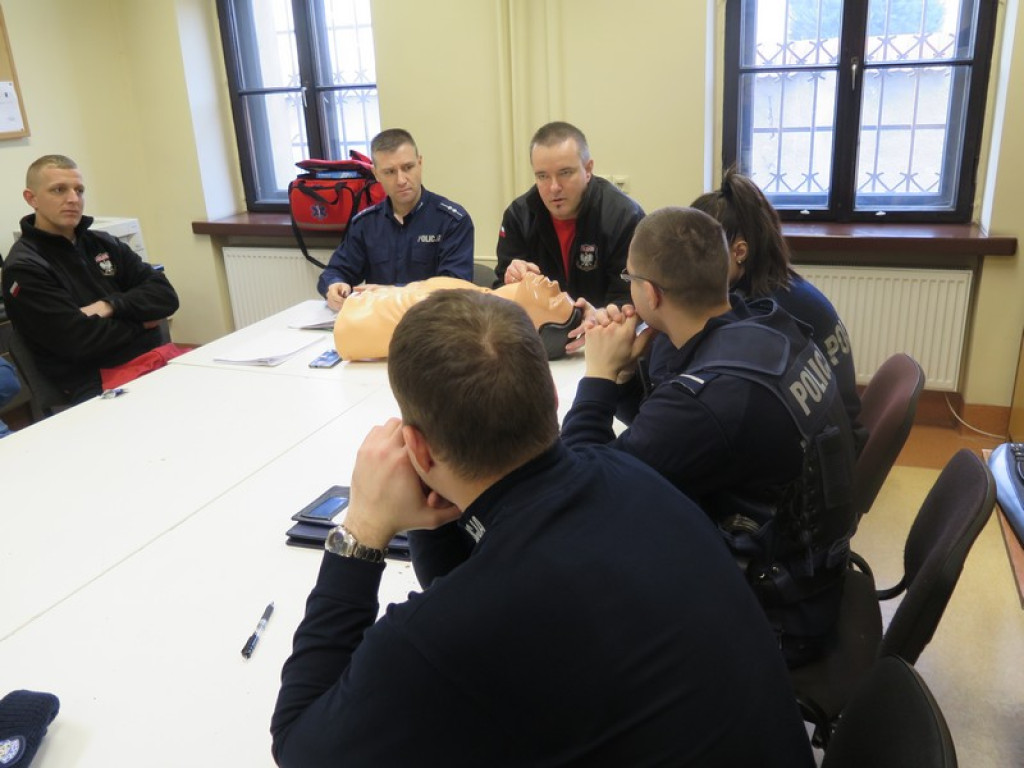Ratownicy z Lipek szkolili policjantów z zakresu udzielania pierwszej pomocy medycznej