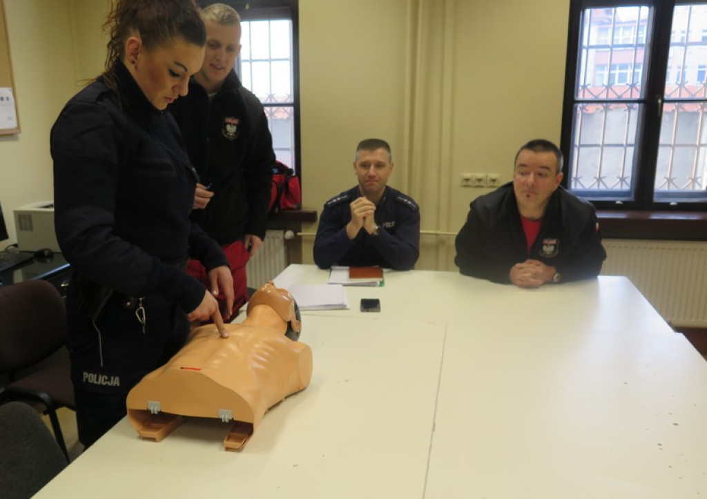 Ratownicy z Lipek szkolili policjantów z zakresu udzielania pierwszej pomocy medycznej