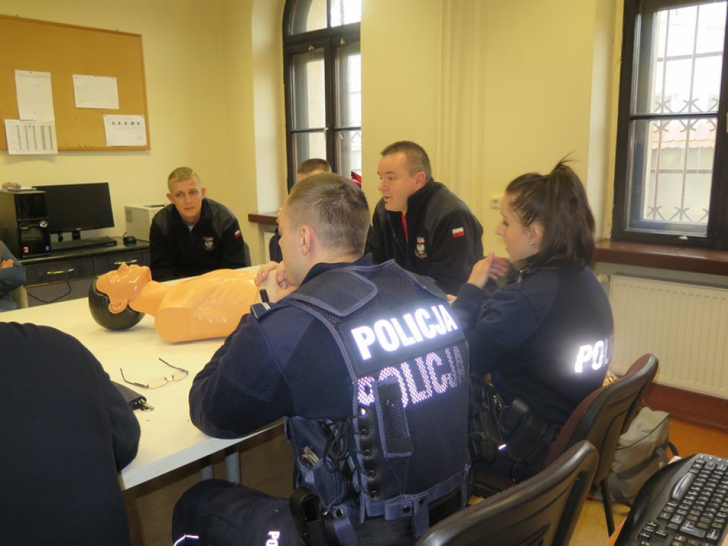 Ratownicy z Lipek szkolili policjantów z zakresu udzielania pierwszej pomocy medycznej