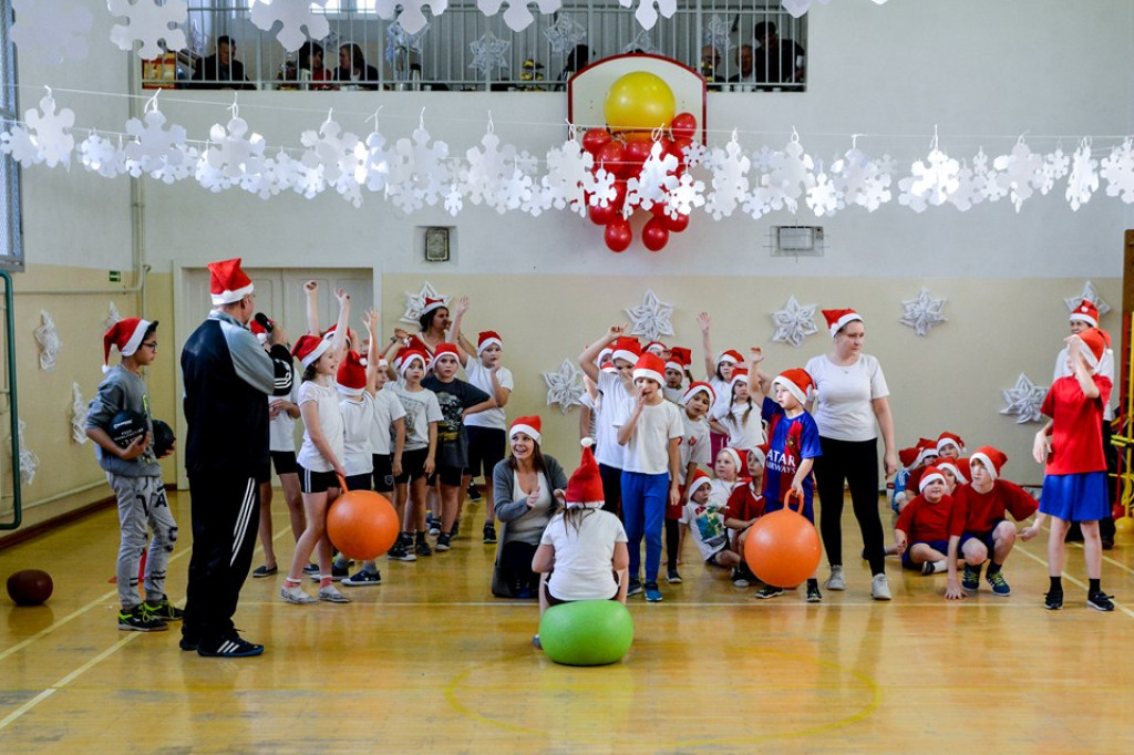 Drugi Integracyjny Mikołajkowy Turniej Gier i Zabaw w SP Gałązczycach