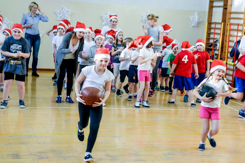 Drugi Integracyjny Mikołajkowy Turniej Gier i Zabaw w SP Gałązczycach