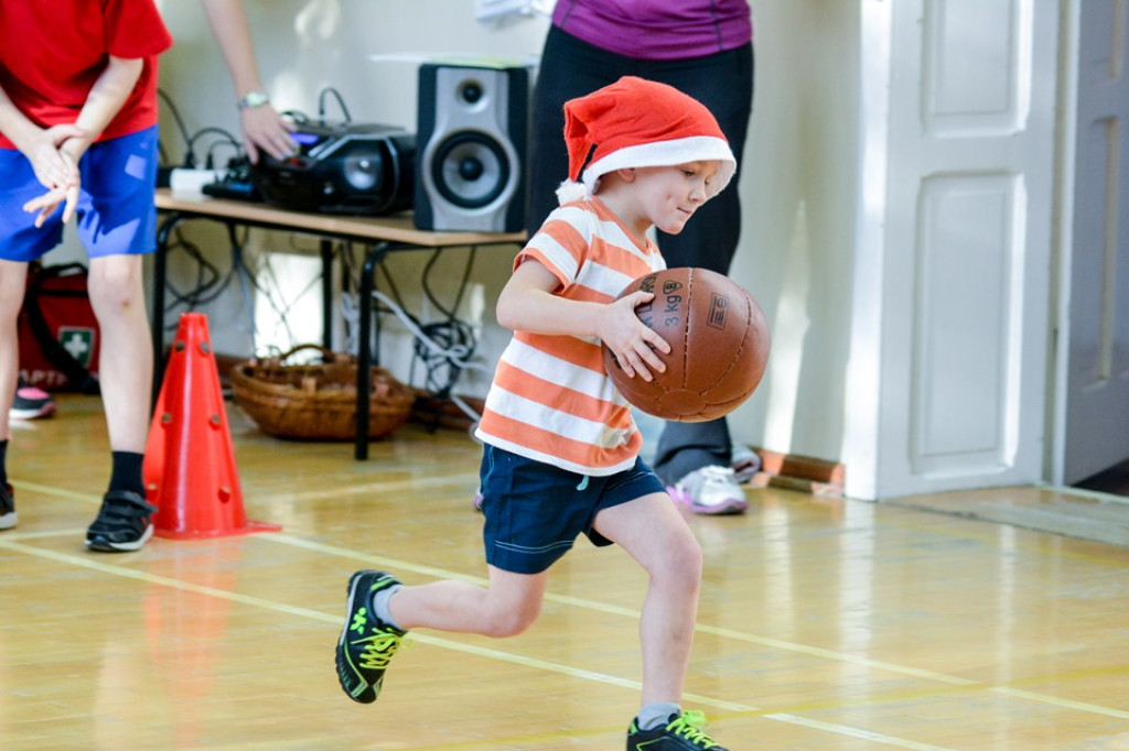 Drugi Integracyjny Mikołajkowy Turniej Gier i Zabaw w SP Gałązczycach