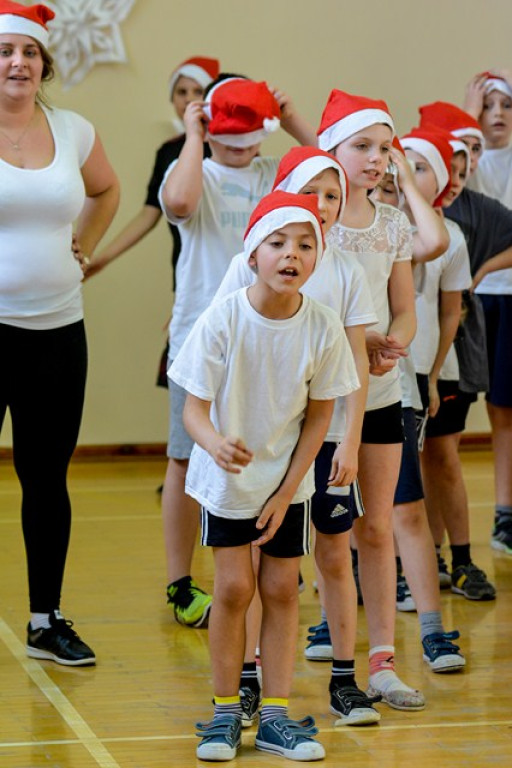 Drugi Integracyjny Mikołajkowy Turniej Gier i Zabaw w SP Gałązczycach
