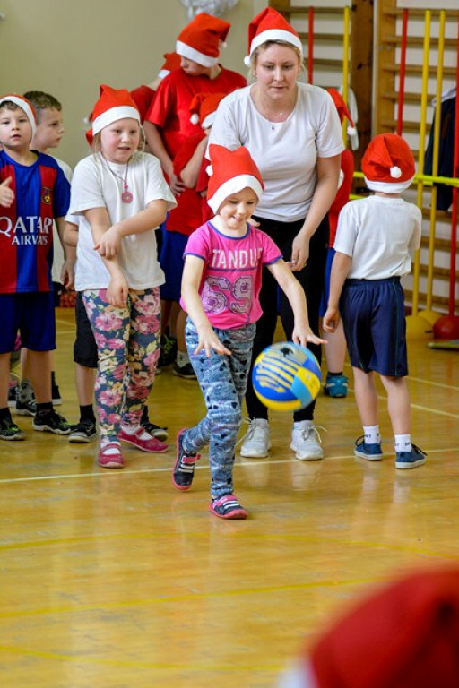 Drugi Integracyjny Mikołajkowy Turniej Gier i Zabaw w SP Gałązczycach