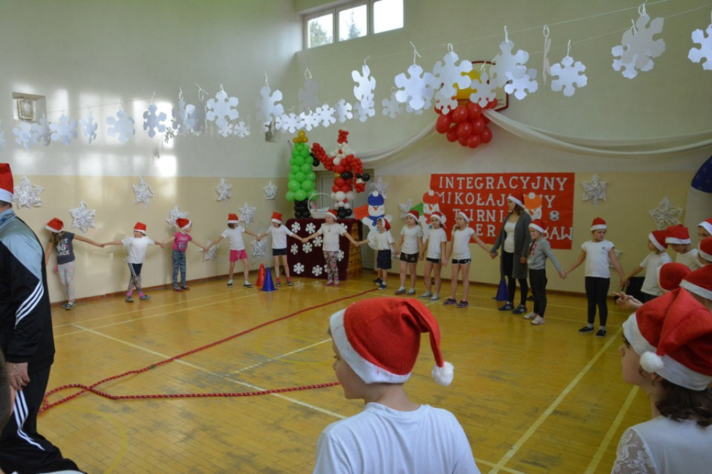 Drugi Integracyjny Mikołajkowy Turniej Gier i Zabaw w SP Gałązczycach