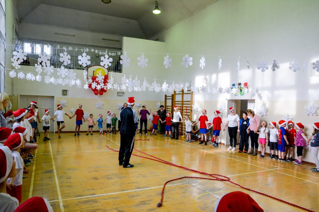 Drugi Integracyjny Mikołajkowy Turniej Gier i Zabaw w SP Gałązczycach