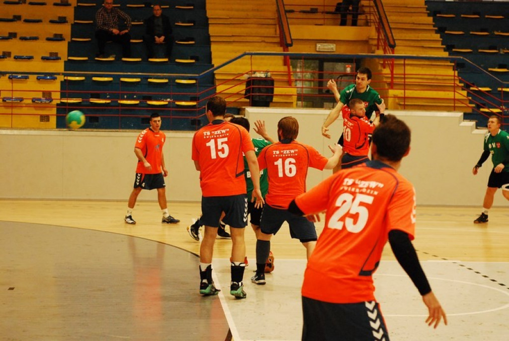 SKS Orlik Brzeg bardzo pewnie wygrywa u siebie ze Świebodzinem