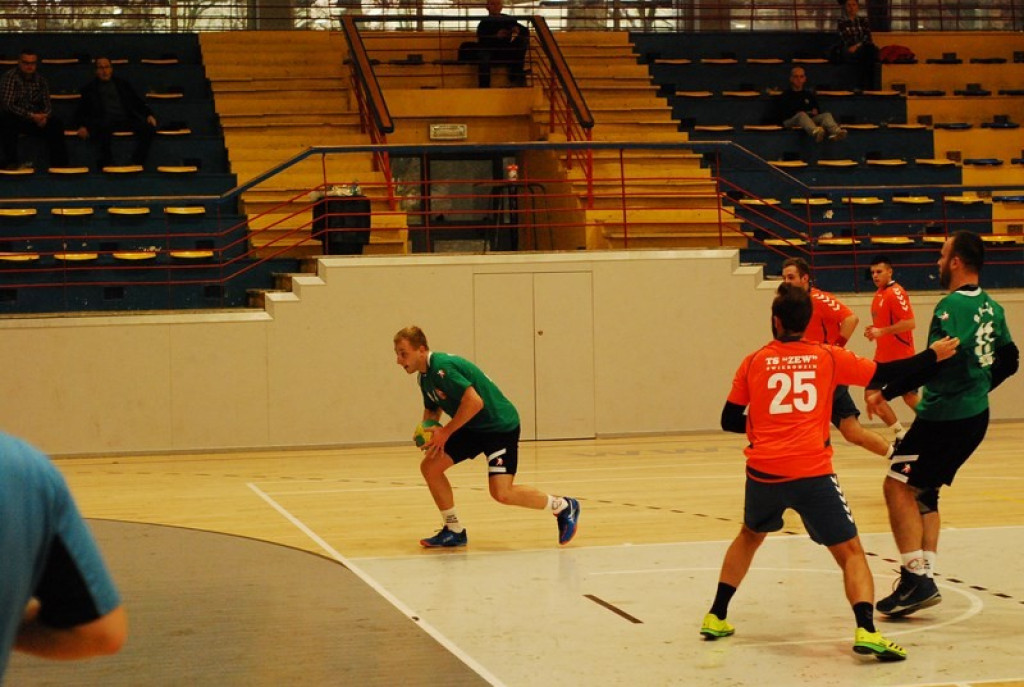 SKS Orlik Brzeg bardzo pewnie wygrywa u siebie ze Świebodzinem