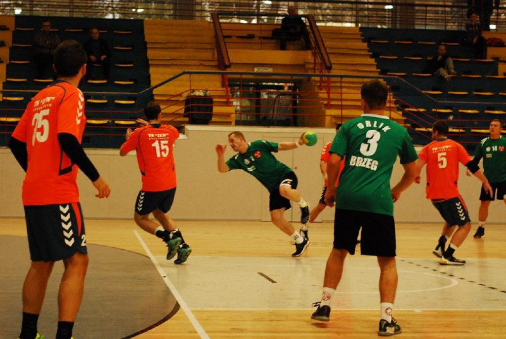 SKS Orlik Brzeg bardzo pewnie wygrywa u siebie ze Świebodzinem