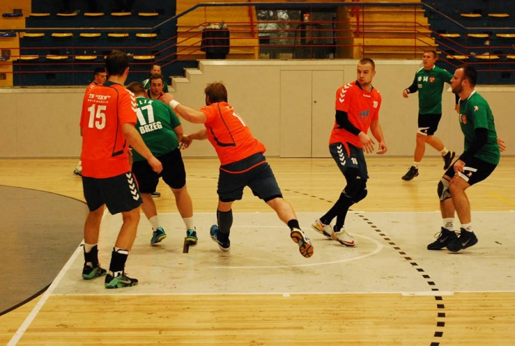 SKS Orlik Brzeg bardzo pewnie wygrywa u siebie ze Świebodzinem