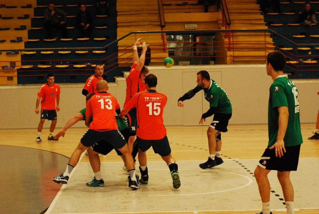 SKS Orlik Brzeg bardzo pewnie wygrywa u siebie ze Świebodzinem