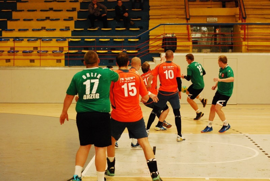 SKS Orlik Brzeg bardzo pewnie wygrywa u siebie ze Świebodzinem