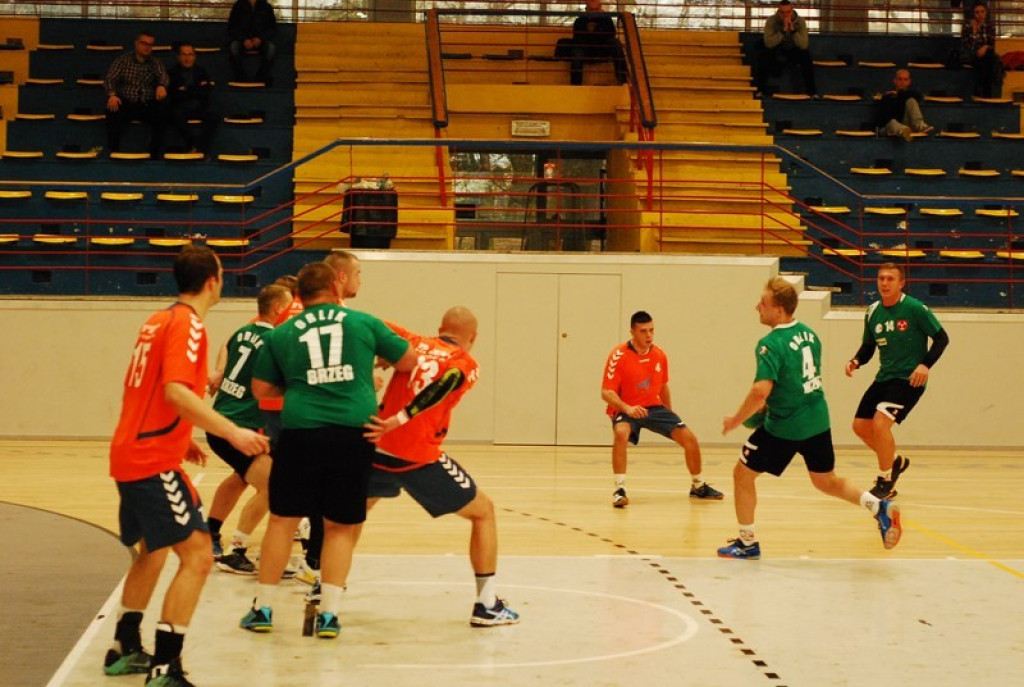 SKS Orlik Brzeg bardzo pewnie wygrywa u siebie ze Świebodzinem
